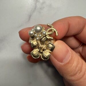 Chanel Gold Floral Pearl Ring size 6